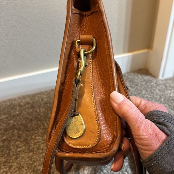Vintage Dooney & Bourke AWL Shoulder Satchel Zipper British Tan Crossbody R21 - Picture 12 of 15